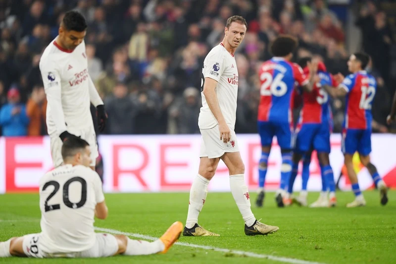 Man.United thua tan nát 0-4 trên sân Crystal Palace và là trận thua kỷ lục thứ 13 trong mùa giải.