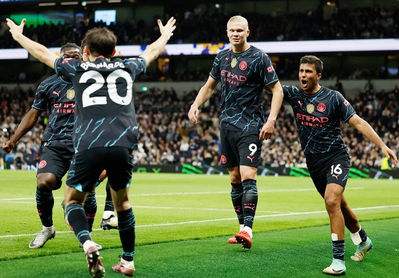 Erling Haaland ghi cú đúp giúp Man.City giành chiến thắng 2-0 trên sân Tottenham.