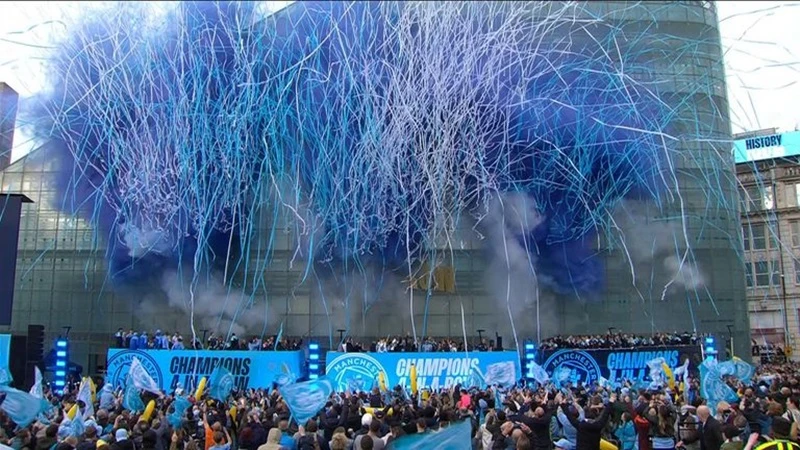 Man.City diễu hành mừng chức vô địch Premier League lịch sử- Ảnh 3.