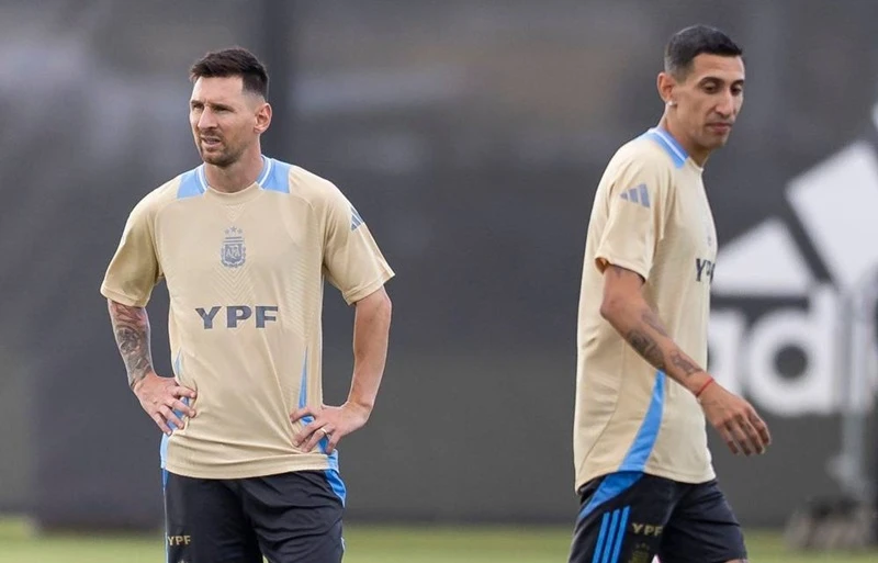 Lionel Messi và Angel Di Maria đều xuất hiện trên sân tập tại trại huấn luyện ở Florida Blue.