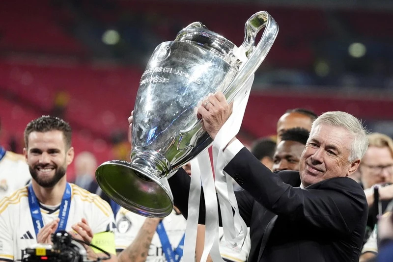 HLV Carlo Ancelotti vừa giúp Real Madrid gia tăng kỷ lục vô địch châu Âu lên 15 lần.