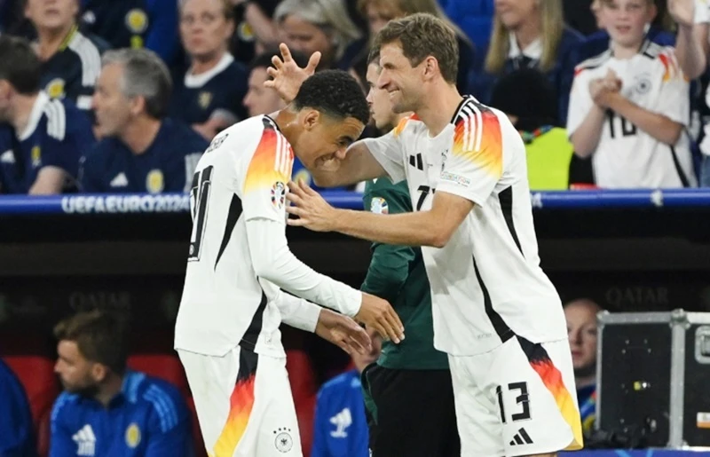 Thomas Muller vào thay Jamal Musiala là hình ảnh tiêu biểu cho sự chuyển giao đang diễn ra ở tuyển Đức.