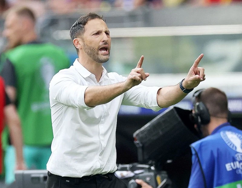 HLV Domenico Tedesco thừa nhận nhẹ nhõm khi tuyển Bỉ giành chiến thắng quan trọng 2-0 trước Romania.