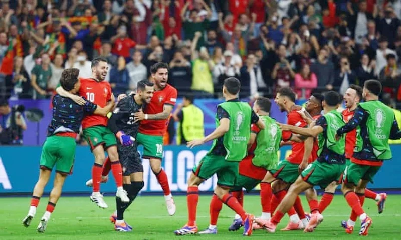 Bồ Đào Nha đánh bại Slovenia ở loạt đấu súng nhờ sự tỏa sáng của thủ môn Diogo Costa
