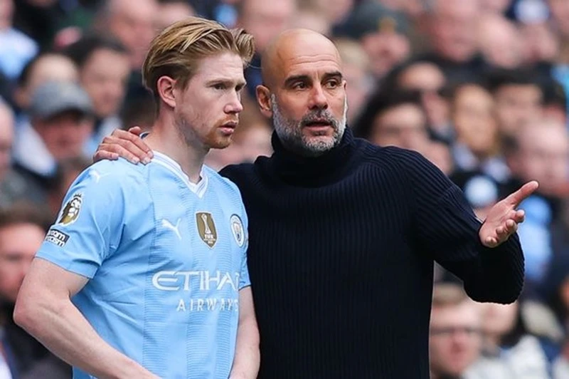 HLV Pep Guardiola cho biết Kevin De Bruyne sẽ không rời Man.City mùa này