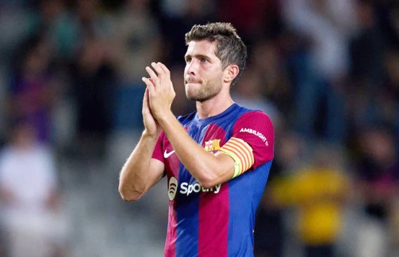 HLV Hansi Flick mạnh tay thải loại công thần gắn bó trọn đời với Barcelona như Sergi Roberto.