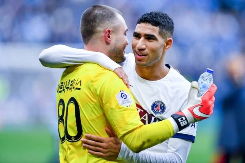 Hakimi và Tenas đang là đồng đội ở Paris Saint Germain