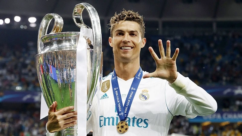 Cristiano Ronaldo là cầu thủ đầu tiên 5 lần vô địch giải đấu mang tên Champions League.