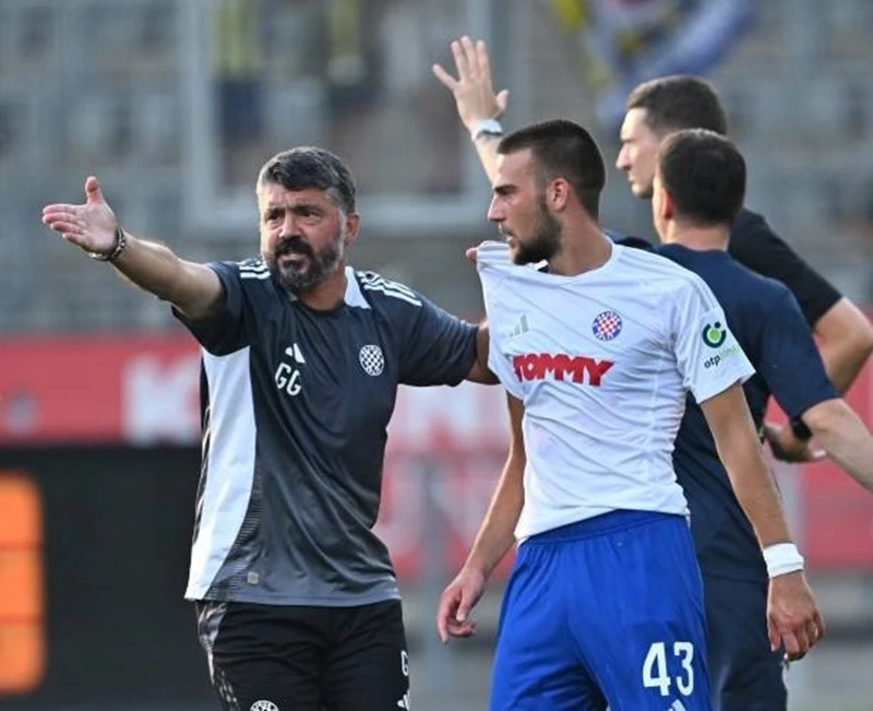 HLV Gennaro Gattuso chỉ đạo các học trò tại CLB Hajduk Split