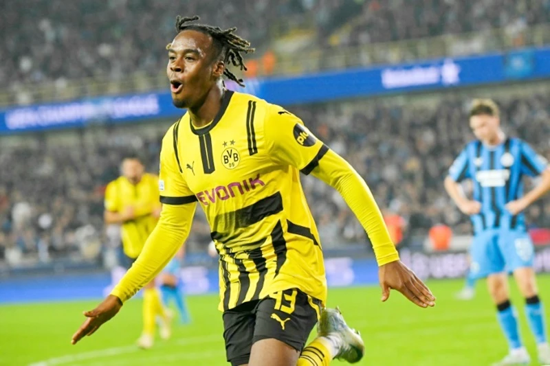 Jamie Gittens ghi cú đúp ấn định chiến thắng 3-0 cho Borussia Dortmund trước chủ nhà Club Brugge.