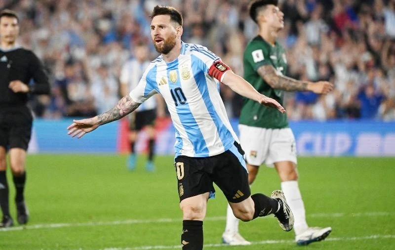 Lionel Messi ghi hat-trick và có 2 pha kiến tạo giúp Argentina thắng 6-0 trước Bolivia.