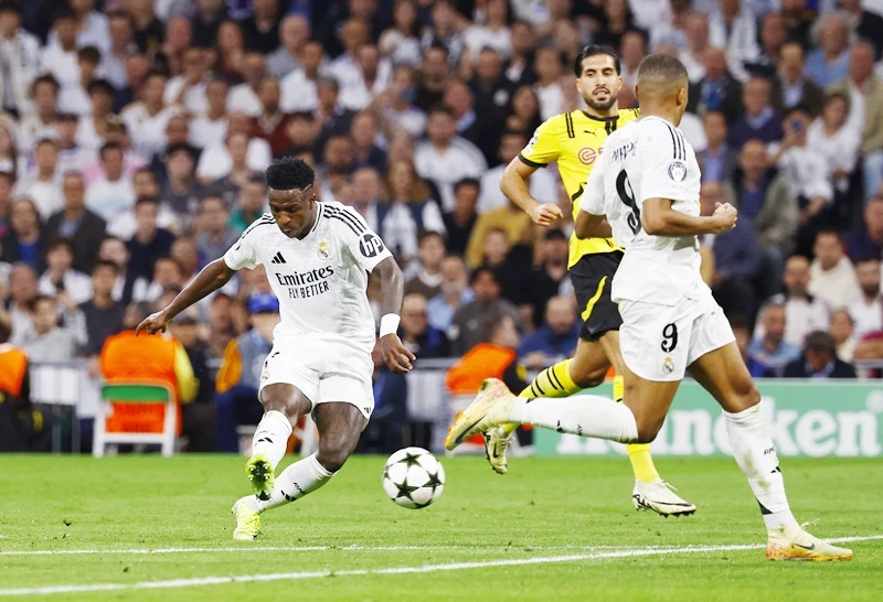 Vinicius Junior ghi cú hat-trick tuyệt vời giúp Real Madrid ngược dòng đè bẹp Borussia Dortmund 5-2