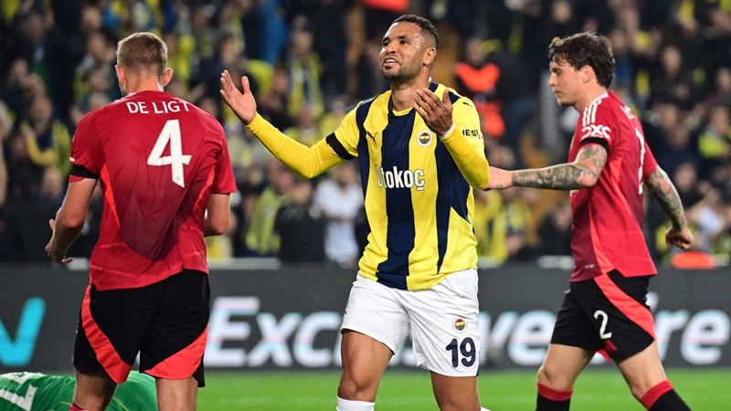 Fenerbahce cầm hòa Man.United với tỷ số 1-1 ở Europa League vào thứ Năm.