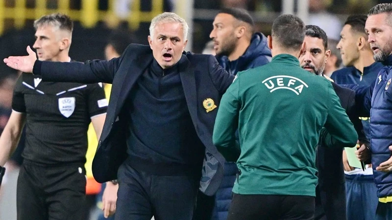 HLV Jose Mourinho tin rằng ông không nhận được sự đối xử công bằng từ UEFA.