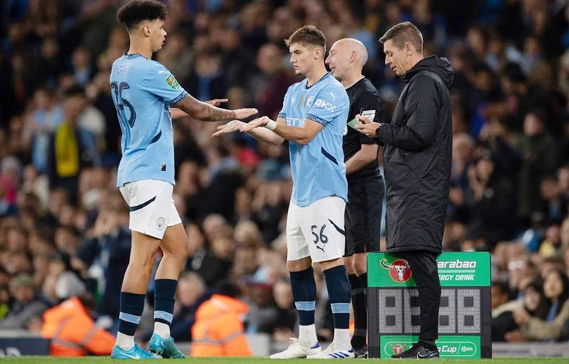 Tình hình chấn thương của Man.City khiến HLV Pep Guardiola phải dựa vào nguồn tài năng từ học viện.