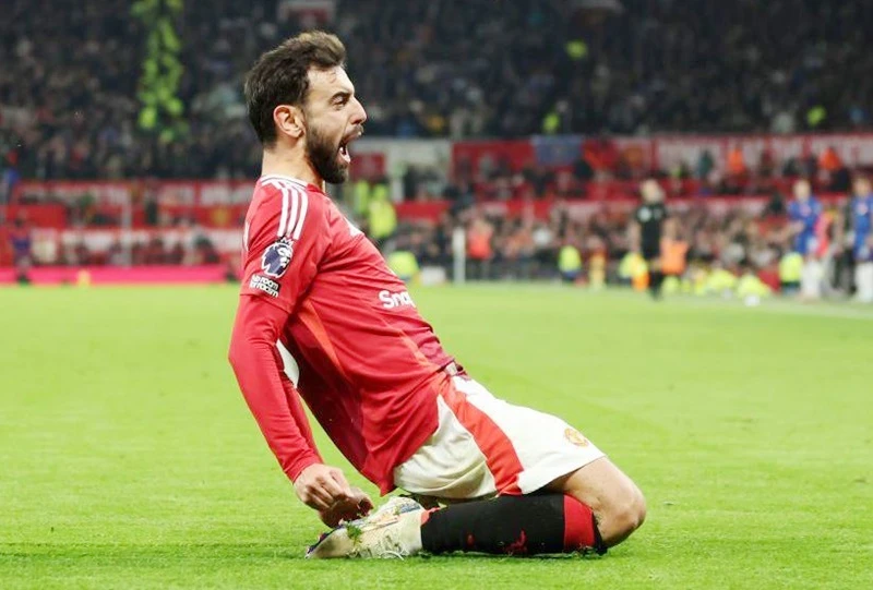 Bruno Fernandes ghi bàn từ một quả phạt đền khi Man.United hòa 1-1 với Chelsea.