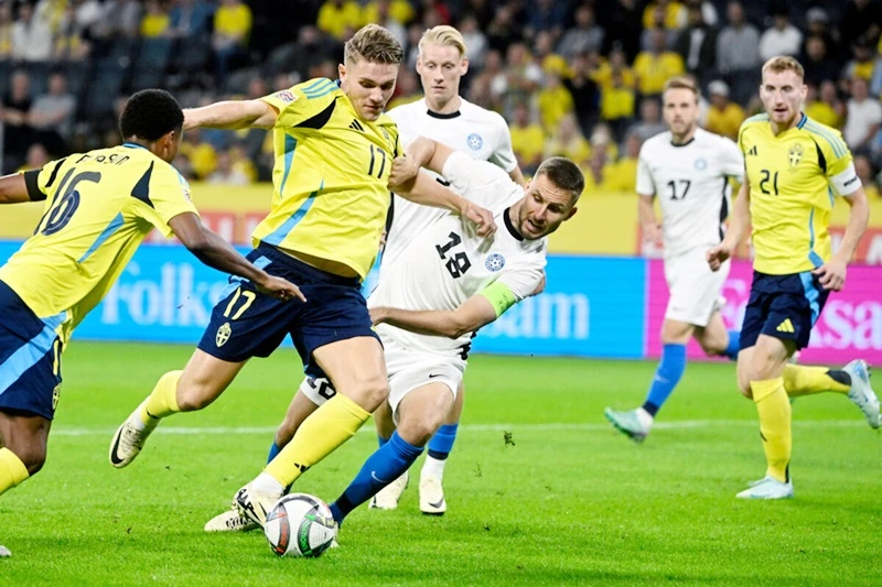 Viktor Gyokeres ghi bàn và kiến tạo dẫn dắt Thụy Điển giành chiến thắng 2-1 trước Slovakia.