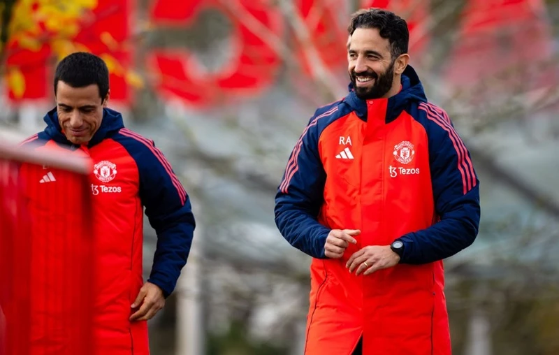 HLV Ruben Amorim chỉ có thể dựa vào nguồn lực đang có ở sân Old Trafford.