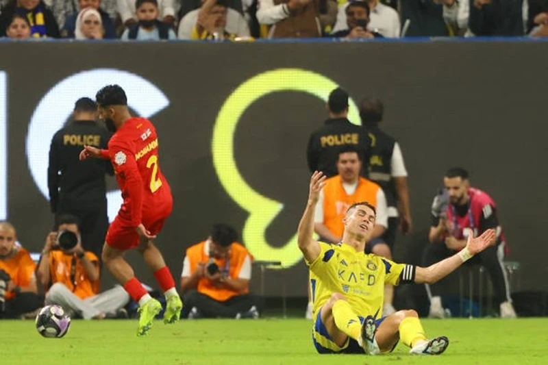 Dù có ghi bàn, Ronaldo cũng đành bất lực nhìn Al-Nassr thất bại trước Al-Qadsiah