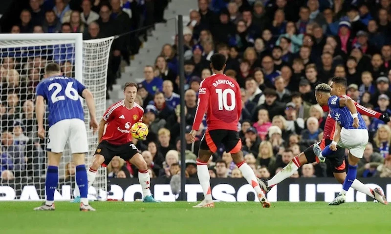 Man.United chỉ hòa 1-1 tại Ipswich trong ngày Ruben Amorim ra mắt với tư cách là HLV.