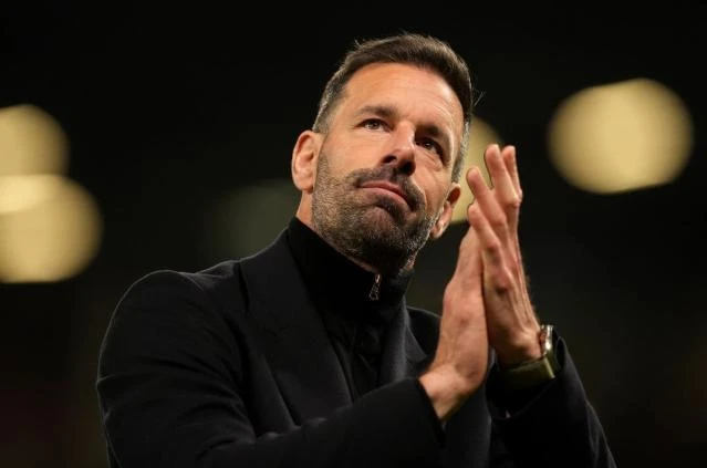 Ruud van Nistelrooy đã được bổ nhiệm dẫn dắt Leicester đến hết mùa giải 2027.