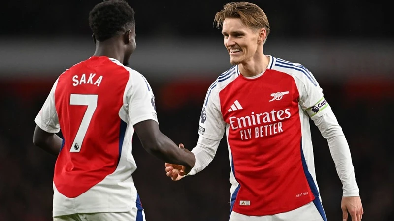 HLV Mikel Arteta ca ngợi sự ăn ý khó tin của bộ đội Bukayo Saka và Martin Odegaard.