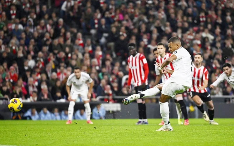 Kylian Mbappe lại đá hỏng phạt đền khiến Real Madrid trả giá bằng thất bại 1-2 trên sân Athletic Bilbao.