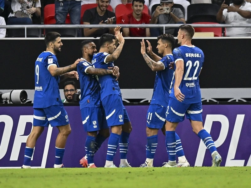 Al-Hilal có chiến thắng đầy kịch tính 3-2 trước Al-Raed