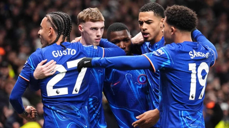 Chelsea thủng lưới 2 lần trong 11 phút đầu nhưng hồi phục xuất sắc để thắng 4-3 tại Tottenham.