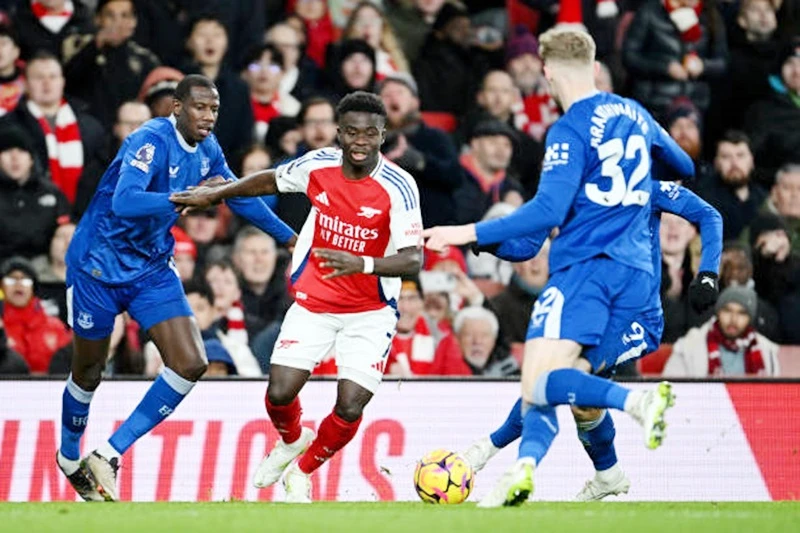 Arsenal bỏ lỡ nhiều cơ hội và bị Everton cầm hòa 0-0 trên sân nhà.