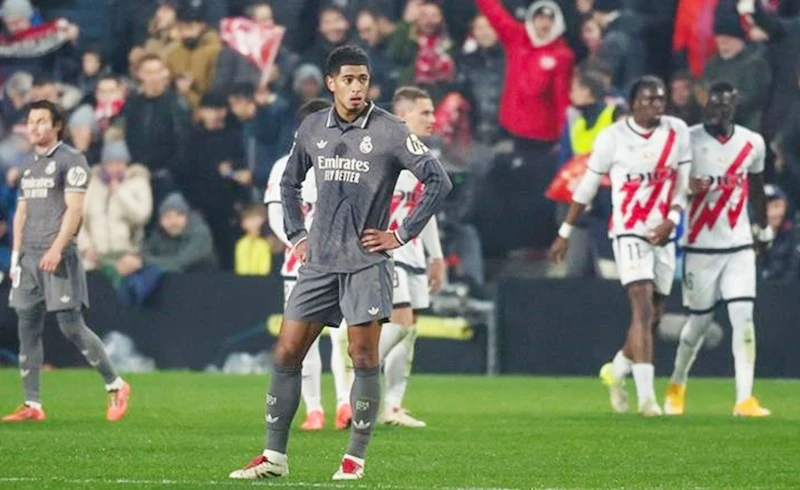 Jude Bellingham ghi bàn trận thứ 6 trận liên tiếp nhưng Real Madrid vẫn hòa 3-3 tại Rayo Vallecano.