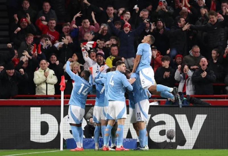 Nottingham Forest là đội đầu tiên ở mùa này rời sân Brentford với 3 điểm nhờ thắng lợi 2-0