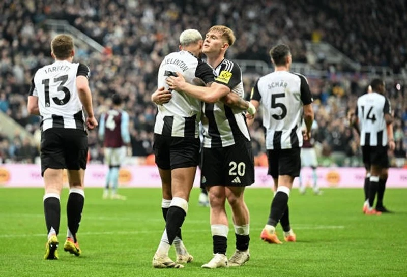 Newcastle United có thắng lợi tưng bừng 3-0 khi tiếp đón Aston Villa