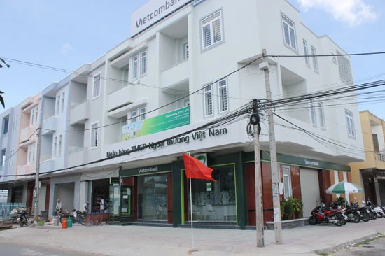 Ngân hàng thương mại Cổ phần Ngoại thương Việt Nam, Chi nhánh thị xã Duyên Hải - nơi xảy ra vụ cướp. 
