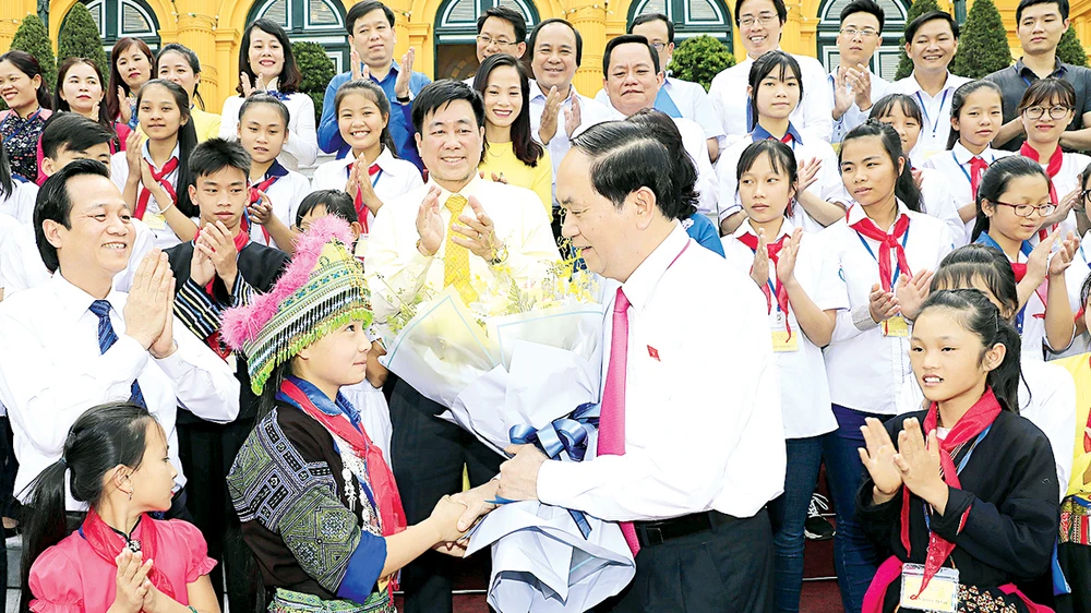 Chủ tịch nước Trần Đại Quang gặp mặt thân mật Đoàn đại biểu học sinh, sinh viên có hoàn cảnh đặc biệt khó khăn