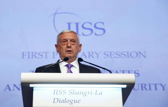  Bộ trưởng Quốc phòng Mỹ James Mattis phát biểu tại Đối thoại Shangri-La lần thứ 16 ở Singapore. Ảnh: Reuters