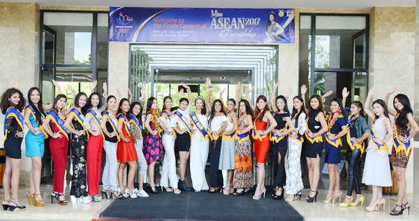 Các thí sinh dự thi hoa hậu Hữu nghị ASEAN đã có mặt tại TP Tuy Hòa, Phú Yên sáng 15-6