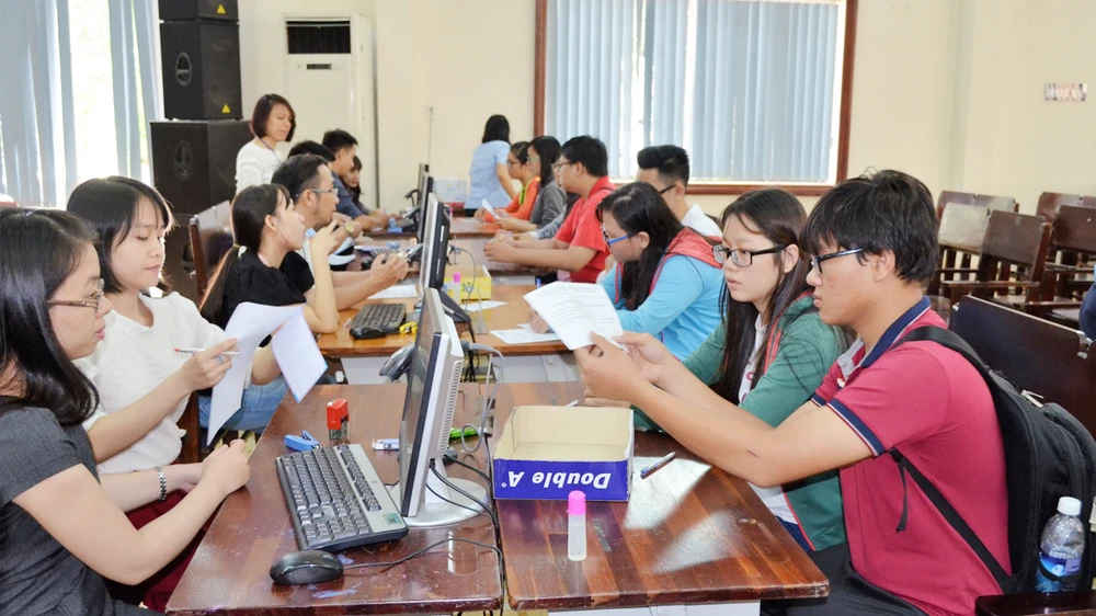 Thí sinh đăng ký xét tuyển vào Trường ĐH Sài Gòn (năm 2016) 