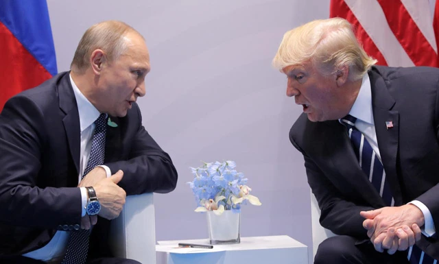 Tổng thống hai nước Nga, Mỹ gặp nhau bên lề Hội nghị G20 ở Hamburg, Đức. Ảnh: REUTERS