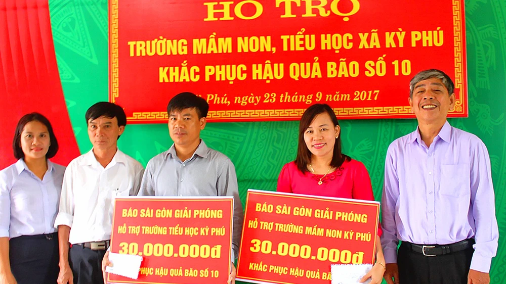 Báo SGGP hỗ trợ 90 triệu đồng cho 3 trường học ở Hà Tĩnh bị thiệt hại do bão