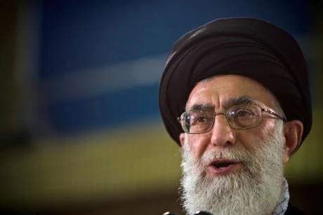 Lãnh tụ tinh thần tối cao Ayatollah Ali Khamenei cũng từng cảnh báo sẽ phản ứng mạnh mẽ với bất kỳ "hành động sai trái" nào của Washington về thỏa thuận hạt nhân của Tehran với nhóm P5+1. Ảnh: REUTERS