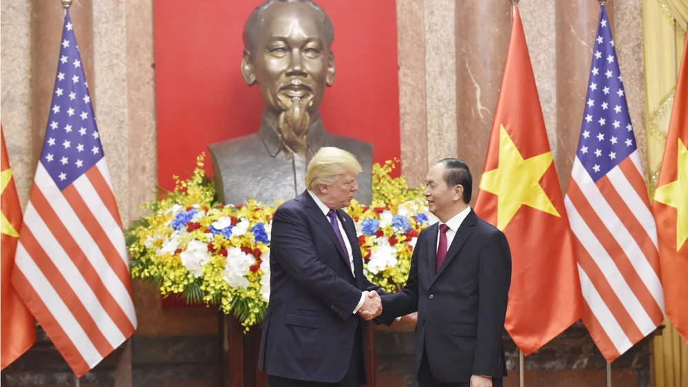 Chủ tịch nước Trần Đại Quang và Tổng thống Donald Trump. Ảnh: VGP