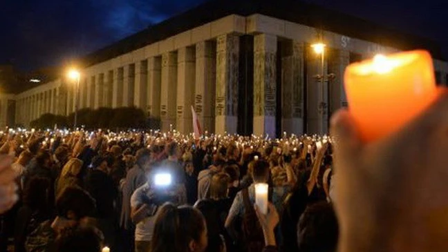 Trước đó, nhiều cuộc biểu tình diễn ra tại Warsaw và một số thành phố của Ba Lan nhằm phản đối dự luật cải cách hệ thống tư pháp. Ảnh: EPA