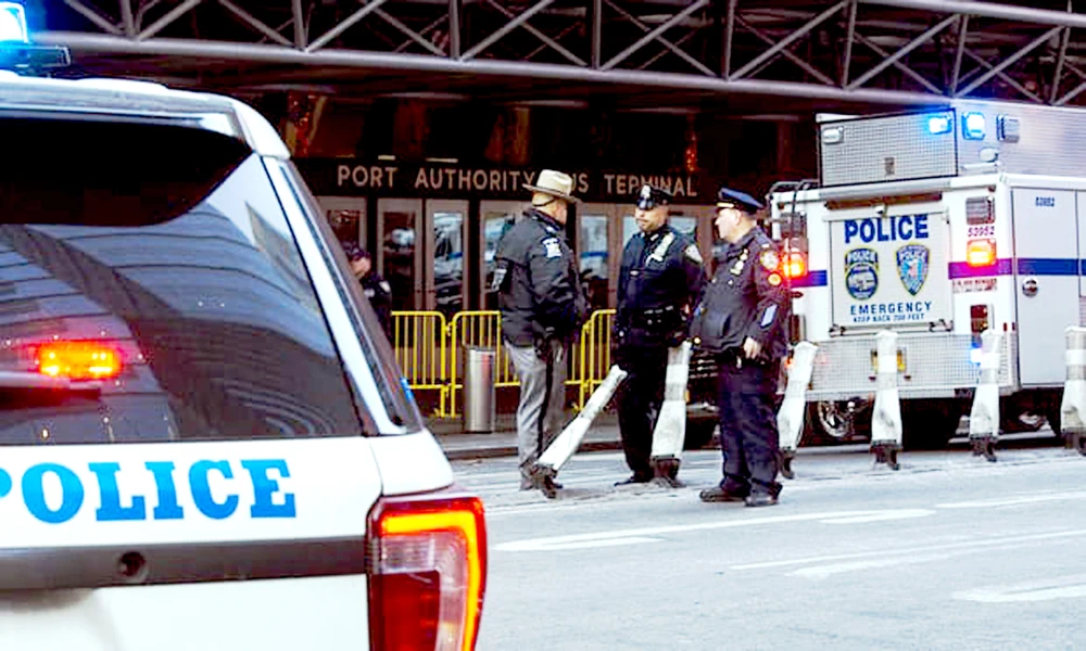 Cảnh sát Mỹ phong tỏa hiện trường vụ khủng bố