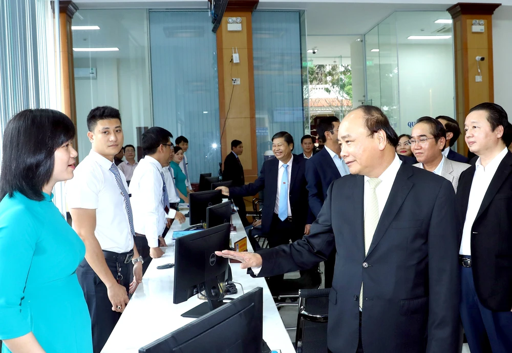 Thủ tướng Nguyễn Xuân Phúc thăm Trung tâm hành chính công tỉnh Thừa Thiên - Huế