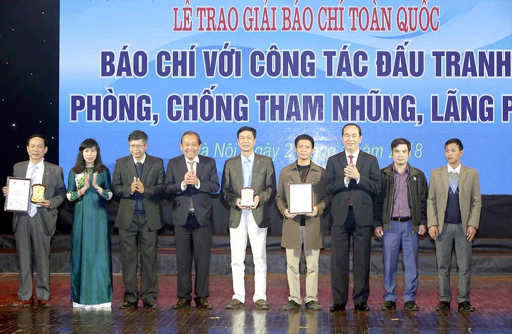Chủ tịch nước Trần Đại Quang đến dự và trao giải cho các tác giả Ảnh:TTXVN