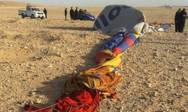 Khinh khí cầu chở 20 du khach nước ngoài rơi ở TP Luxor, Ai Cập, ngày 5-1-2018