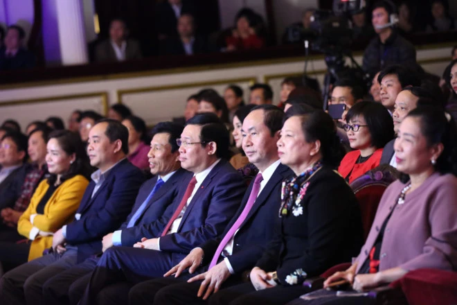 Chủ tịch nước Trần Đại Quang và Phu nhân dự chương trình nghệ thuật “Vang mãi giai điệu Tổ quốc”. Ảnh: TOQUOC.VN