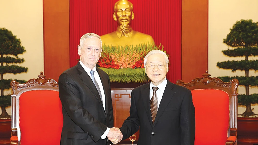 Tổng Bí thư Nguyễn Phú Trọng tiếp Bộ trưởng Quốc phòng Hoa Kỳ James Mattis thăm chính thức Việt Nam