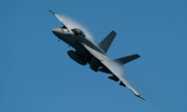 Một tiêm kích F-18. Ảnh: US Navy